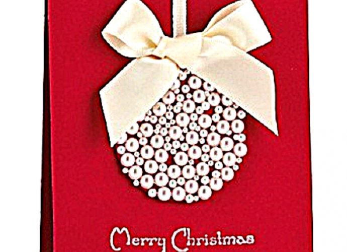 Una linda bola de Navidad, adornando una tarjeta